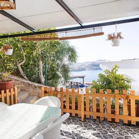 Chic House With Shared Pool Near Sea In Yalikavak 군도간