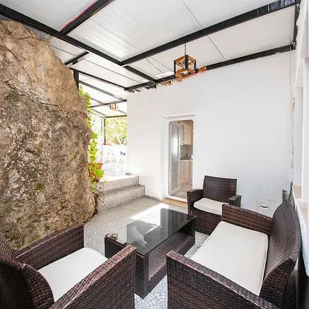 빌라 Chic House With Shared Pool Near Sea In Yalikavak 군도간
