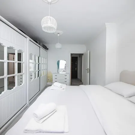 빌라 Chic House With Shared Pool Near Sea In Yalikavak